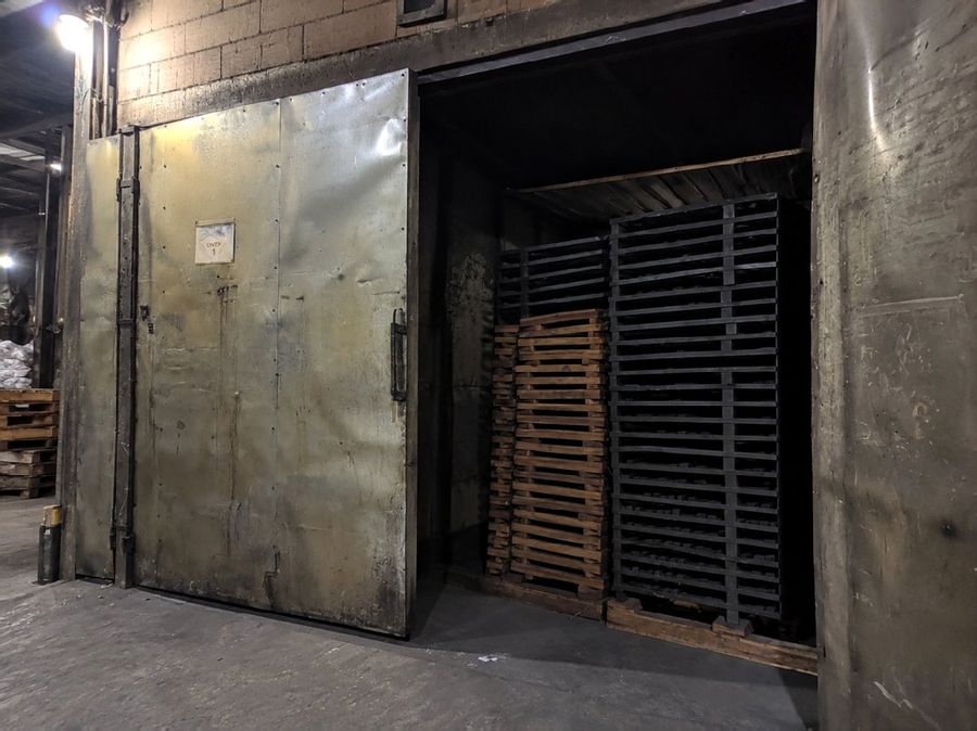 Industrial drying room with stacked trays